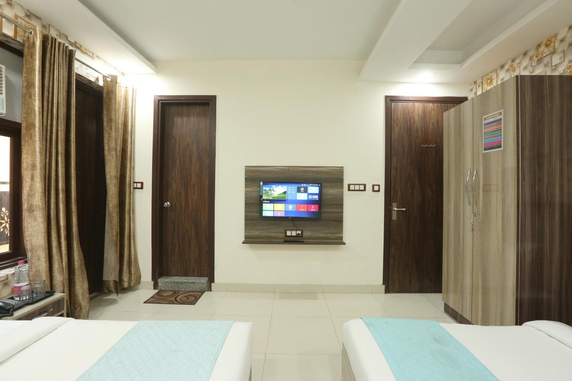 Oaks Inn Plaza Delhi Airport New Delhi Eksteriør billede